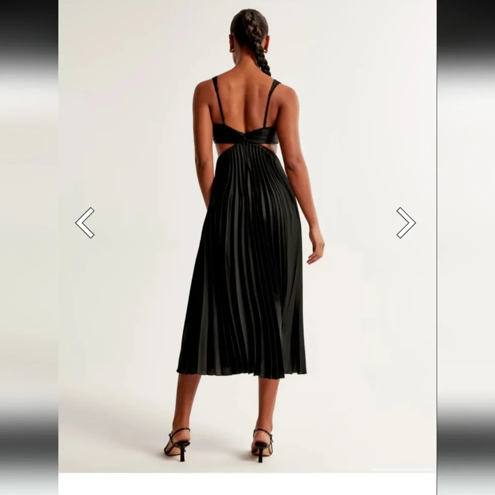 Abercrombie & Fitch Giselle Pleated Cutout Maxi Dress